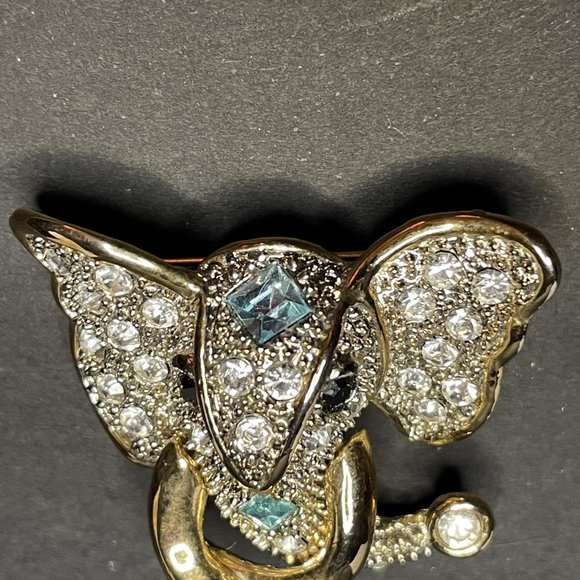 VINTAGE UNSIGNED ELEPHANT MULTI COLOR AND SKY BLUE RHINESTONE BROOCH - Picture 4 of 5
